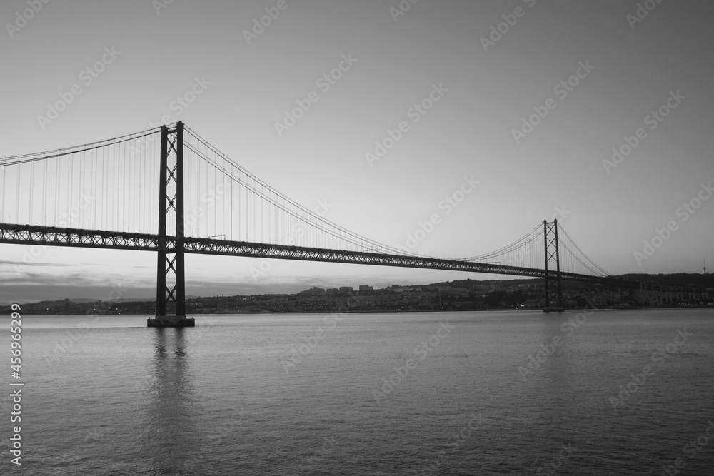  Ponte 25 de Abril (Preto e branco), Portugal. 