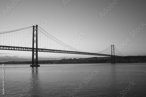  Ponte 25 de Abril (Preto e branco), Portugal.  © Fernando