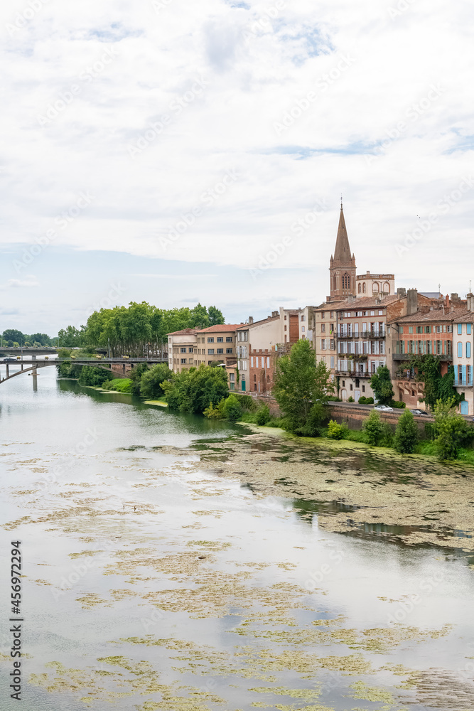 Fototapeta premium Montauban in France, beautiful french city in the South, panorama 