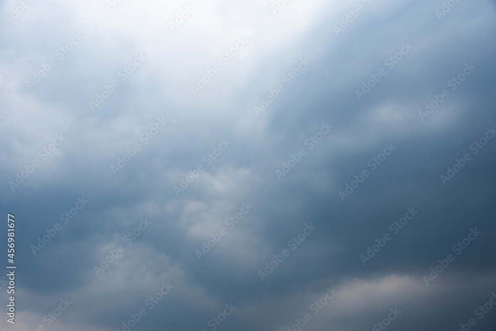 Obraz premium dark sky, overflowing with rain clouds