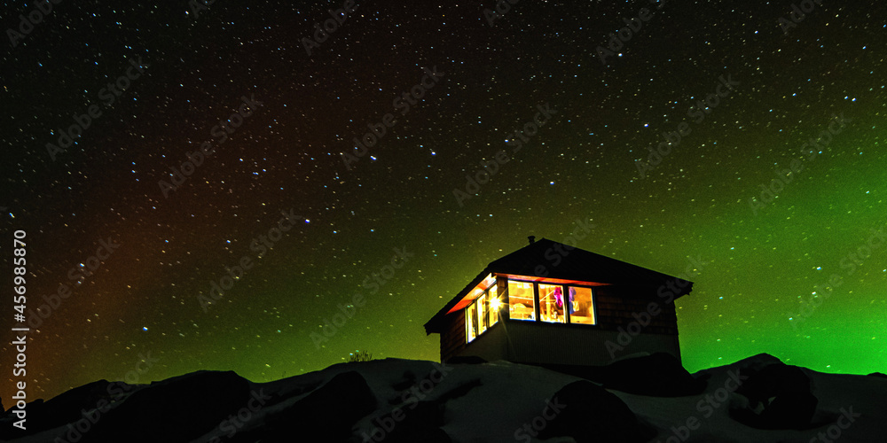 Fototapeta premium house at night