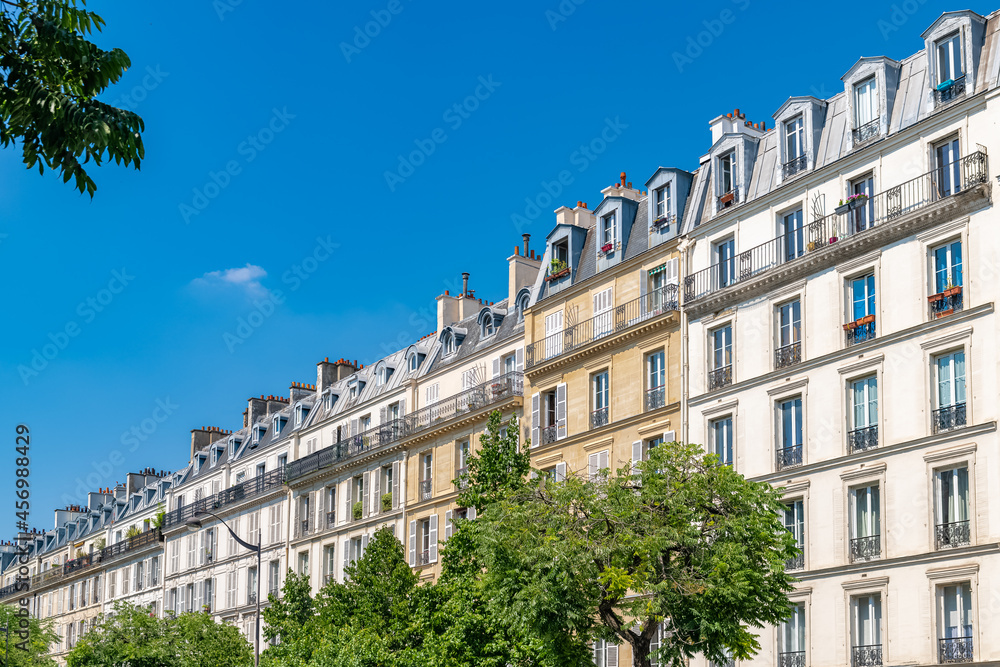 Paris, beautiful buildings, place de la Nation in the 11e district
Paris, beautiful buildings, place de la Nation in the 11e district