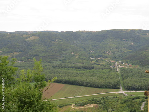 Wallpaper Mural Tal rund um Motovun, Istrien, Kroatien Torontodigital.ca