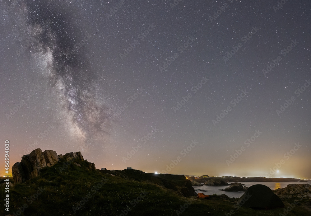 Summer night with milky way, crescent moon and Perseids on the coast!