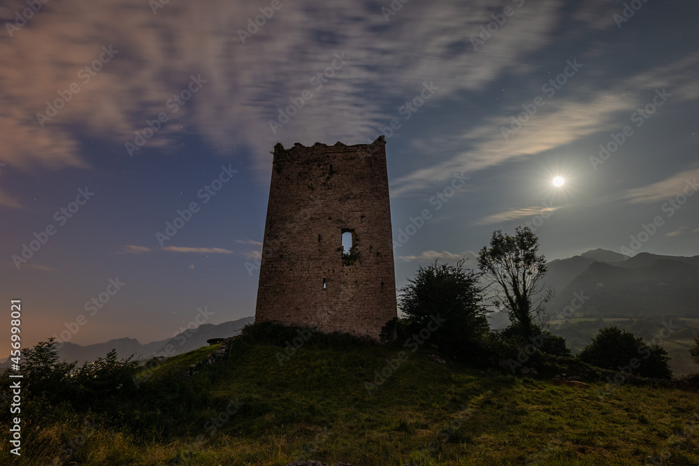 Torre de Peñerudes, receiving the sunset and the night with the moon! Torre de Peñerudes, receiving the sunset and the night with the moon!