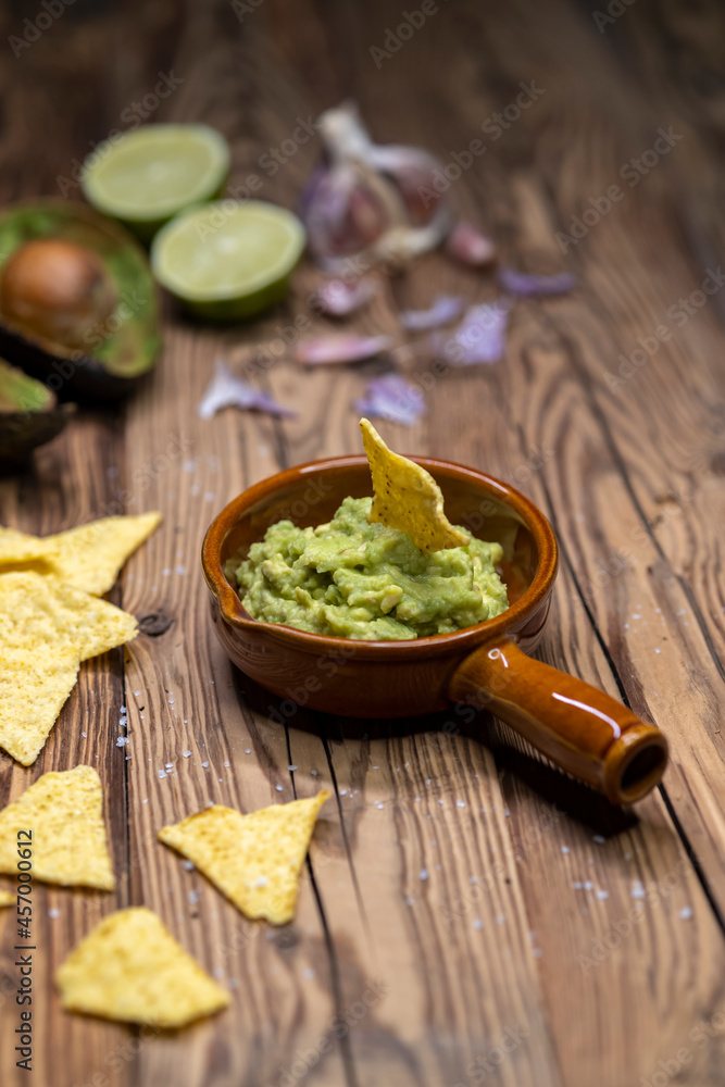 avocado dip flavored with garlic, chili, pepper, and lime juice with corn nachos avocado dip flavored with garlic, chili, pepper, and lime juice with corn nachos