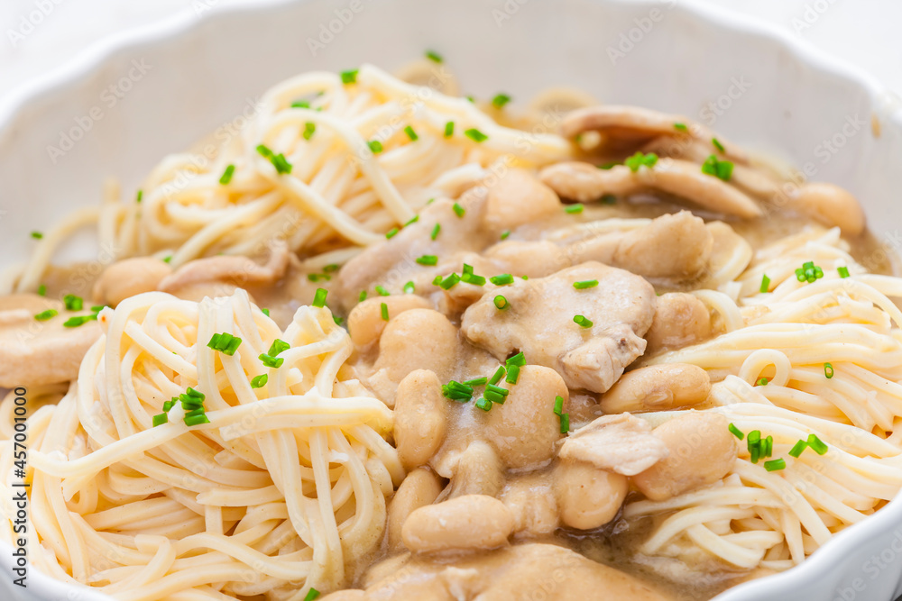 spaghetti with chicken meat and white beans spaghetti with chicken meat and white beans