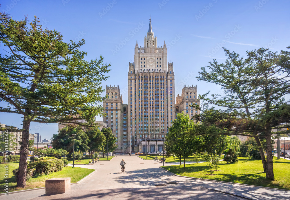 Obraz premium High-rise building of the Ministry of Foreign Affairs in Moscow on a summer sunny morning