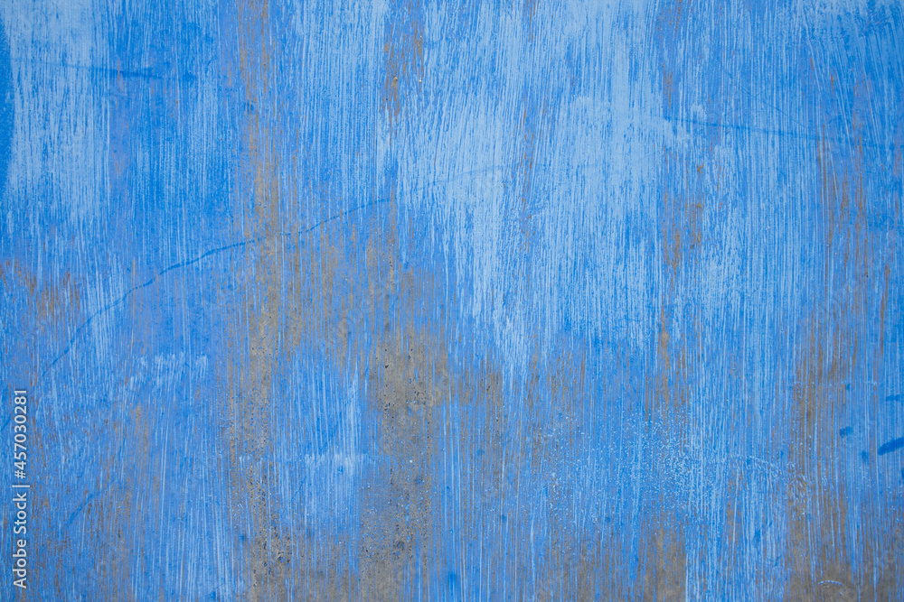 Obraz premium Blue paint brush stroke on a wall surface, as abstract background.