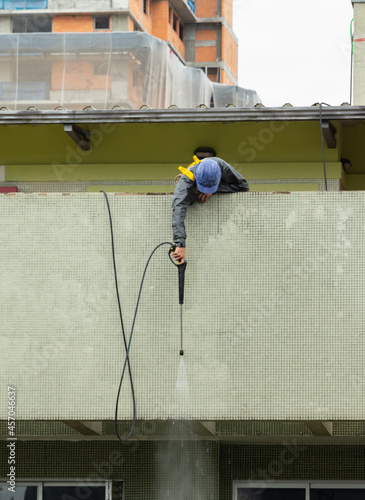 washing with wap pressure water the building facade