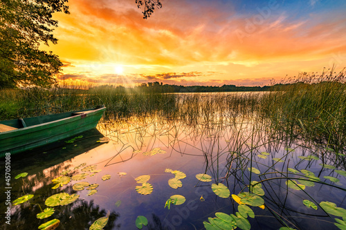 Fototapeta Naklejka Na Ścianę i Meble -  Beautiful summer sunset over the lake