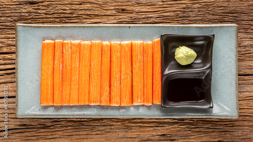 Φωτογραφία imitation crab sticks with wasabi and shoyu soy sauce in ceramic plate on rustic