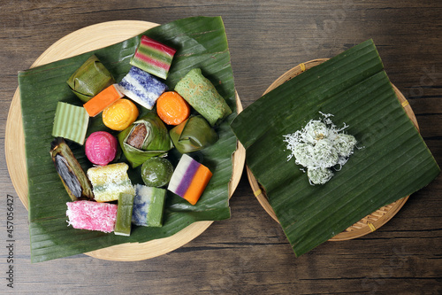 Varity Malaysian south east Asian nyonya kuih sweet desert sago tilam pulut terkan inti koci bongkus koo lapis dodol onde onde on green banana leaf wooden plate