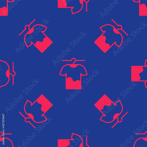 Red Drying clothes icon isolated seamless pattern on blue background. Clean shirt. Wash clothes on a rope with clothespins. Clothing care and tidiness. Vector