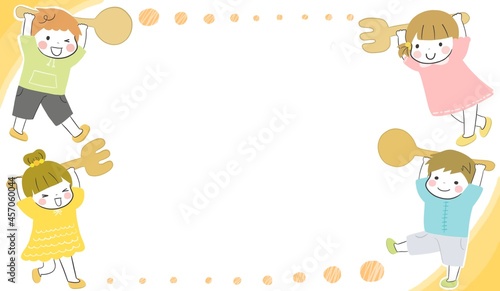 フォークとスプーンを持ってごはんの準備をするかわいい子供達のフレーム