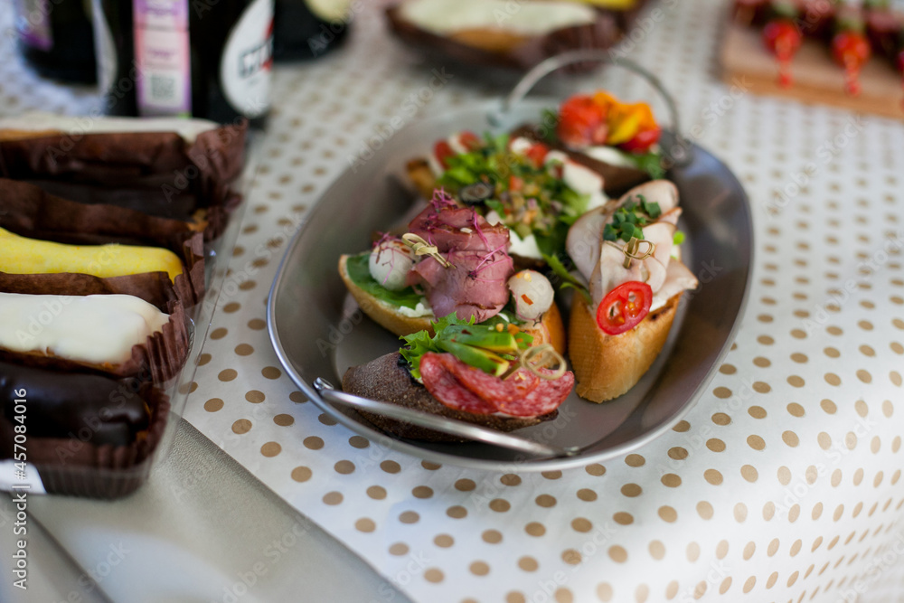 bruschetta with tuna and vegetables