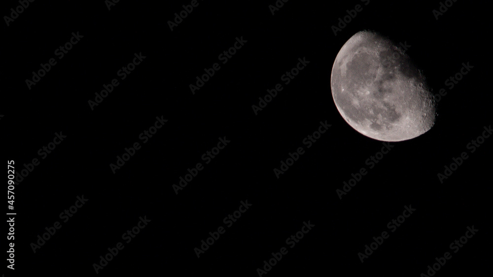 Obraz premium moon in the night half-moon