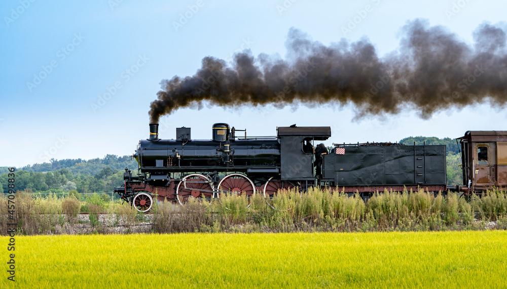 Vintage steam locomotive - obrazy, fototapety, plakaty 