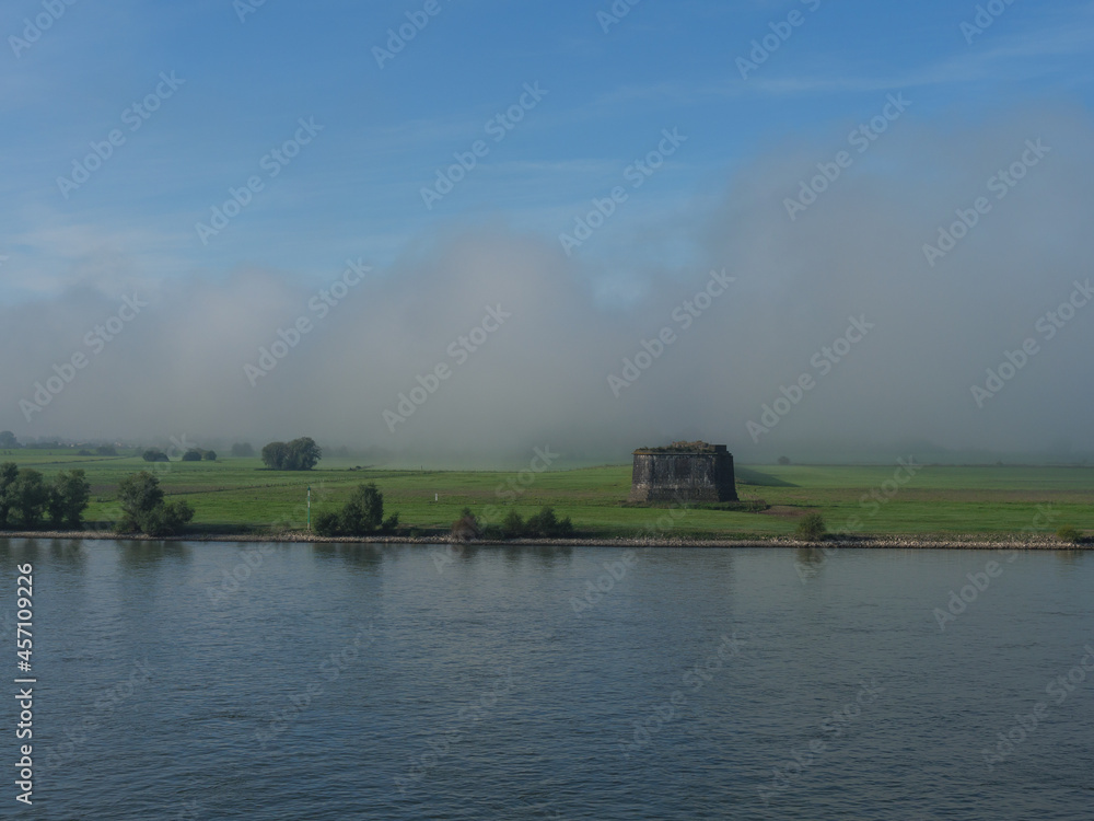 Morgennebel am Rhein bei Wesel Morgennebel am Rhein bei Wesel