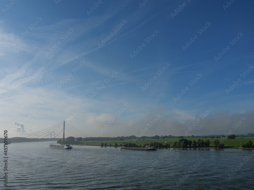 Morgennebel am Rhein bei Wesel