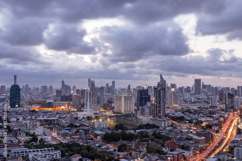 Fototapeta premium Sky view of Bangkok with skyscrapers in the business district in Bangkok in the evening beautiful twilight give the city a modern style. Selective focus.