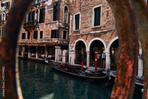 Venedig Boot im Wasserkanal im August Sommer © Francesco