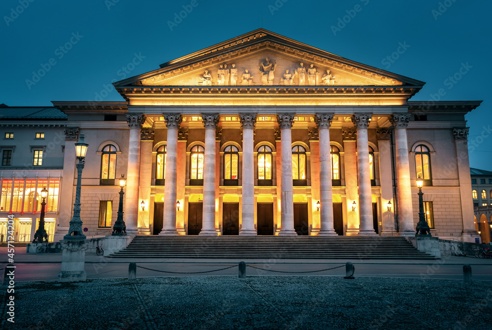Naklejka premium Bavarian State Opera at Max-Joseph-Platz at night - Munich, Bavaria, Germany