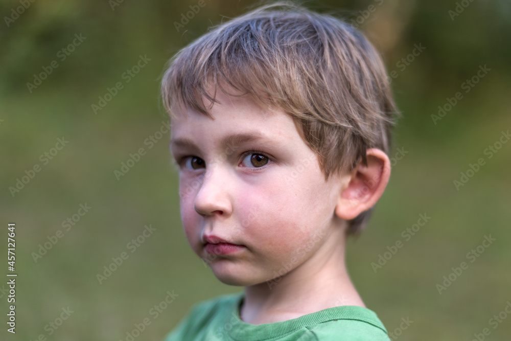 portrait enfant garçon de cinq ans portrait enfant garçon de cinq ans