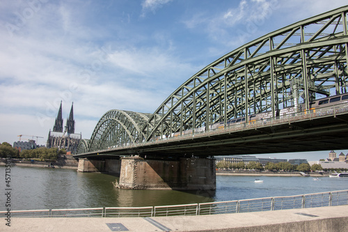 Arch bridge