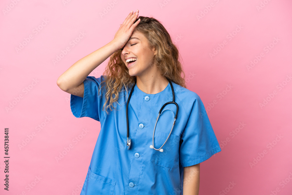 Young surgeon doctor woman isolated on pink background has realized something and intending the solution Young surgeon doctor woman isolated on pink background has realized something and intending the solution