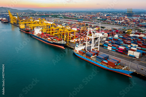 Containers ship and shipping ports cargo logistic freight load unloading by crane forwarding industry import export international worldwide, business services transportation of goods in ocean water. © SHUTTER DIN