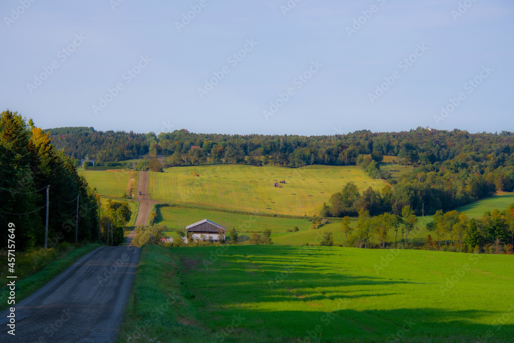 Obraz premium Countryside landscape with field in the province of Quebec, Canada