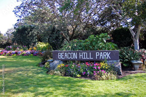 Принти на полотні Beacon Hill Park sign, flowers and trees in Victoria