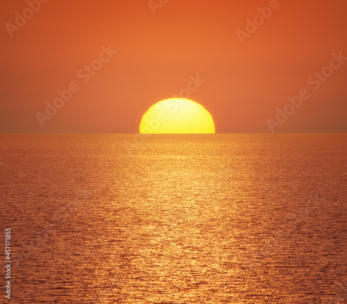 Fototapeta Naklejka Na Ścianę i Meble -  Big sun and sea sunset background.