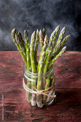 Tableau sur toile Bunch of fresh green asparagus