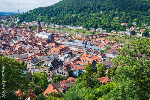 Obraz na płótnie Blick über Heidelberger Altstadt mit Neckar im Hintergrund w salonie