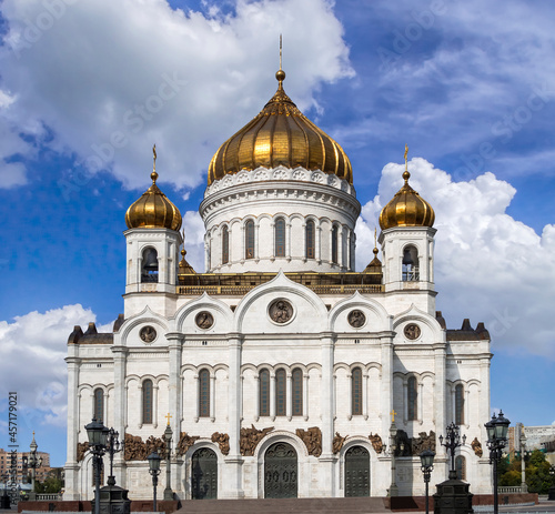 the cathedral of Christ the Savior in Moscow is a large architectural complex church