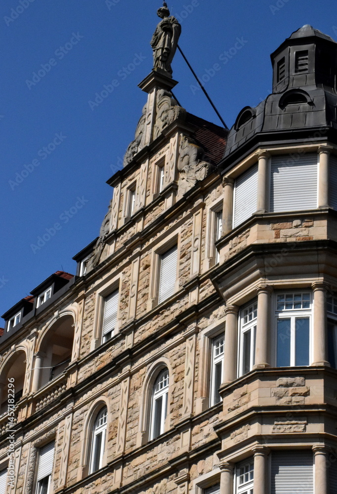 Altbaufassade im Zentrum von Freiburg