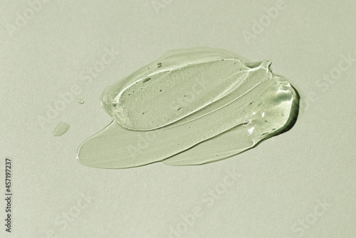 фотографія Liquid gel smear isolated on grey green background