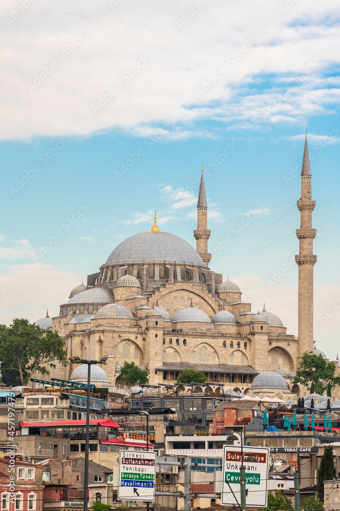 Naklejka premium Suleymaniye Mosque at sunrise.