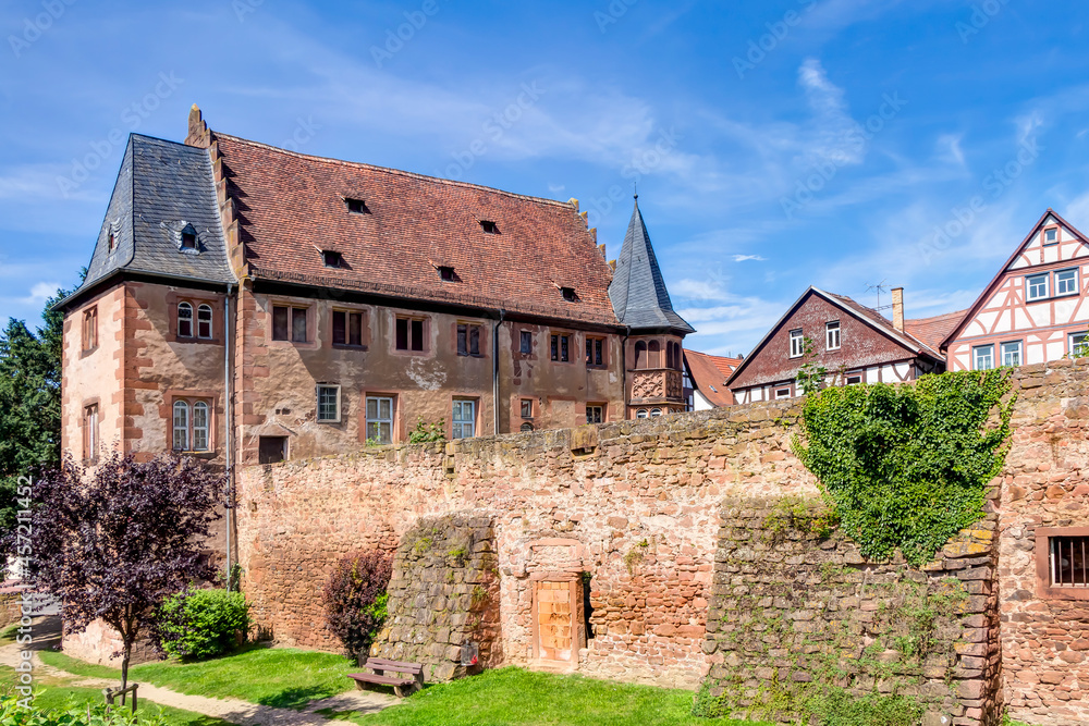 Das Steinerne Haus in Büdingen ist der älteste Wohnbau der hessischen Stadt im Wetteraukreis Das Steinerne Haus in Büdingen ist der älteste Wohnbau der hessischen Stadt im Wetteraukreis