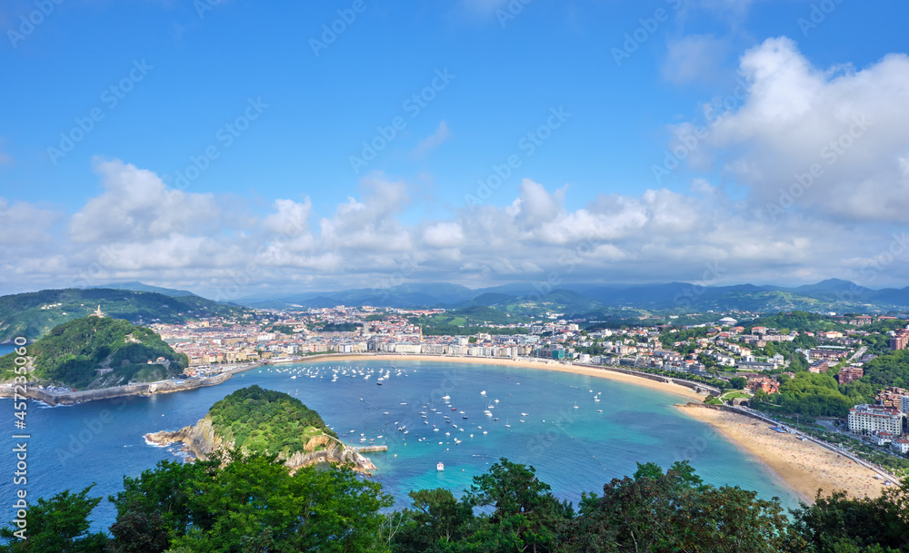 Naklejka premium The famous La Concha beach in San Sebastian from above