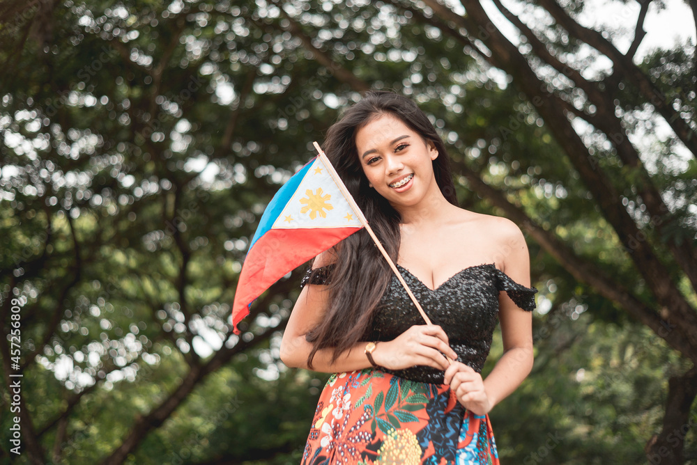 Cartoon Holding Philippine Flag vrogue.co