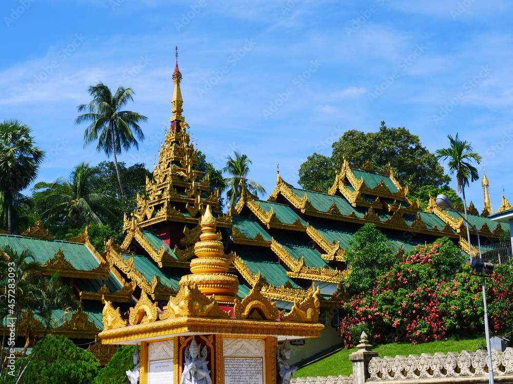 Fototapeta premium yangon, Myanmar - November, 2019 : The Shwedagon Pagoda is one of the most famous pagodas in the world and it is certainly the main attraction of Yangon, Myanmar's capital city