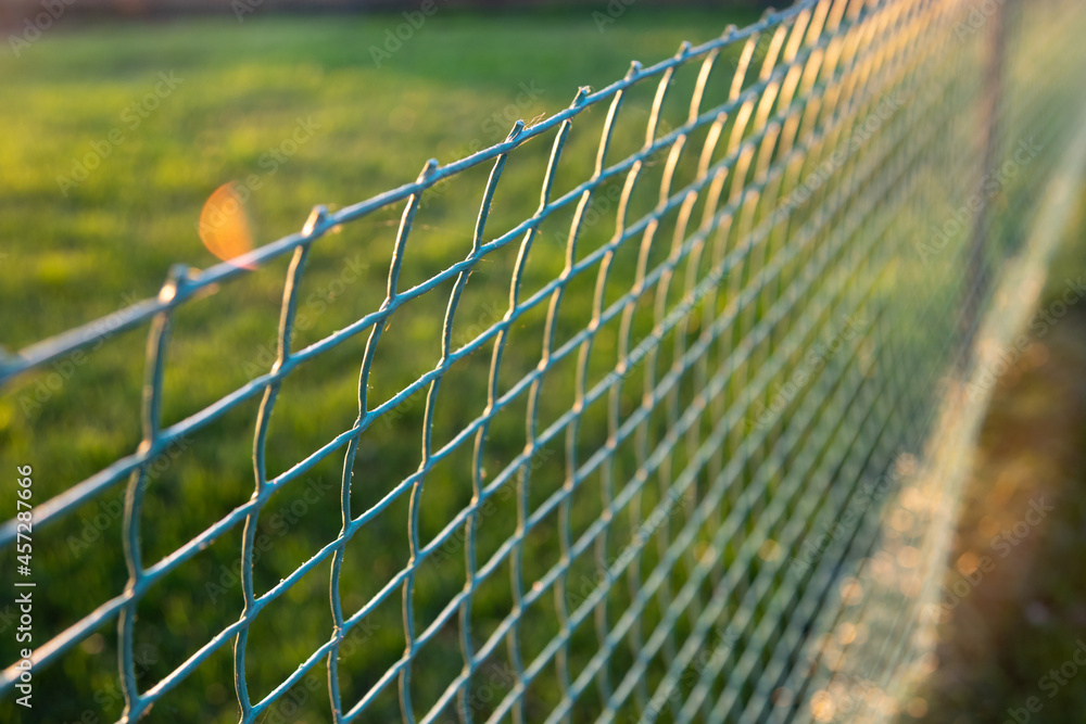 Use of rolled plastic rolls for lawn fencing Use of rolled plastic rolls for lawn fencing