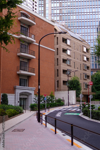 整備された歩道と道路　赤坂の街の風景　東京、赤坂 photo