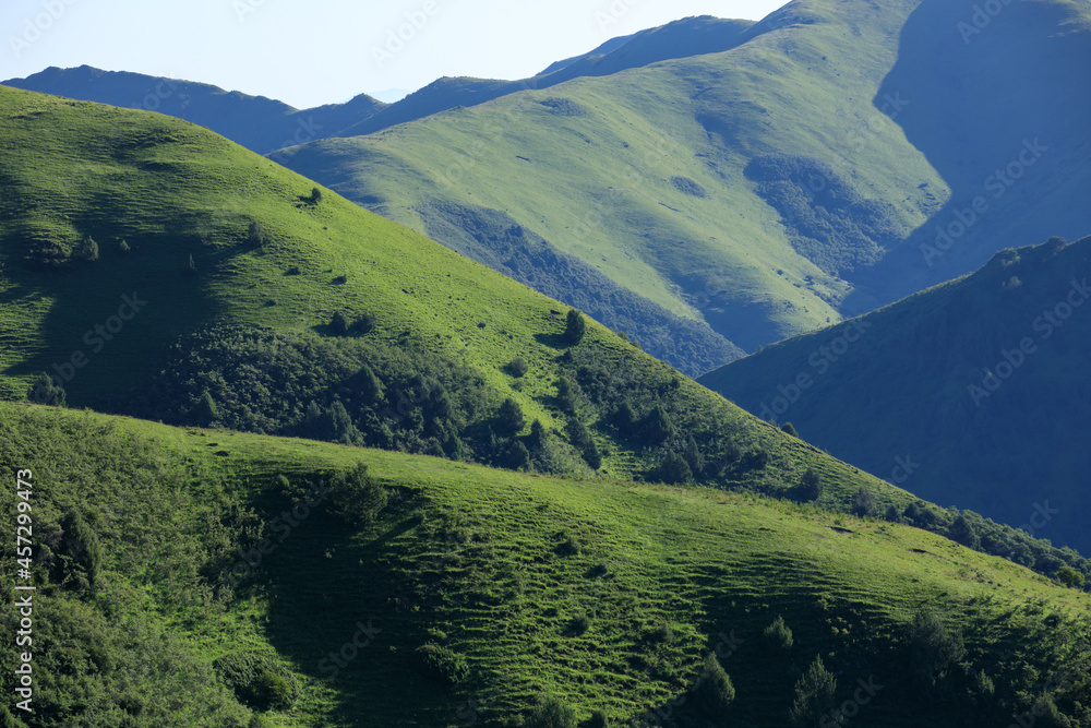 Obraz premium High altitude grassland mountain landscape