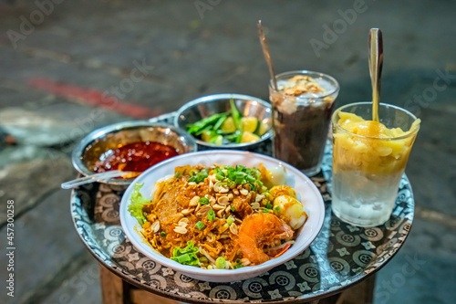 Tableau sur toile Mi Quang, Vietnamese food at Hoi An, Vietnam