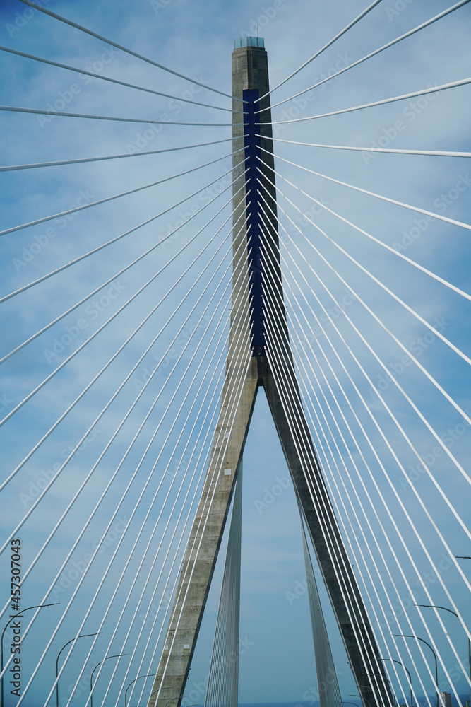 Fototapeta premium Torre Puente Colgante Cables de Acero Cadiz