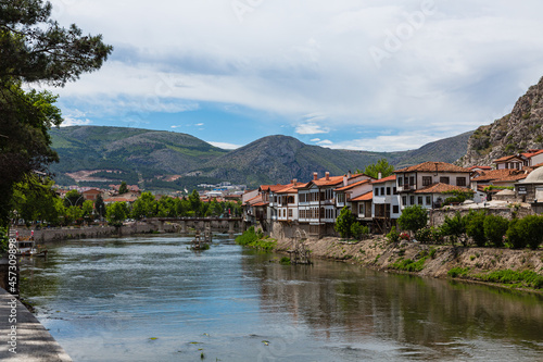 トルコ アマスィヤに流れるイェシル川と旧市街の街並み